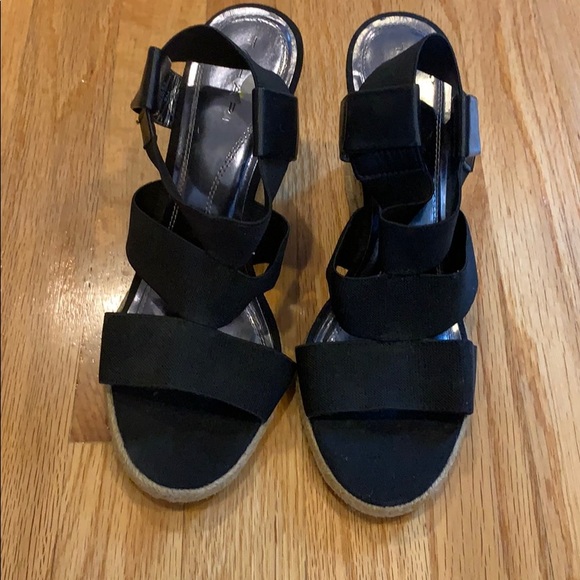 Size 9 Tahari Wedges - Picture 1 of 4